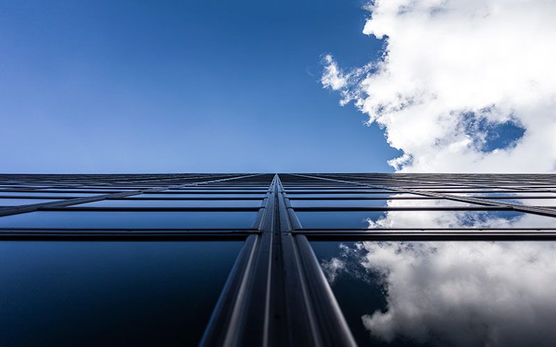 Imagen de la perspectiva de un edificio corporativo.